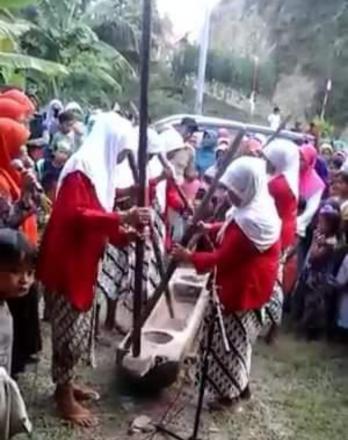 KESENIAN GEJOG LESUNG DUSUN NGRECO