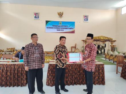 PENYERAHAN SPPT PBB OLEH BAPAK LURAH