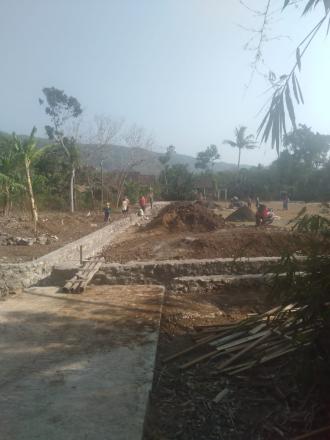 Monitoring Pembangunan Bangket Lapangan di Padukuhan Nambangan